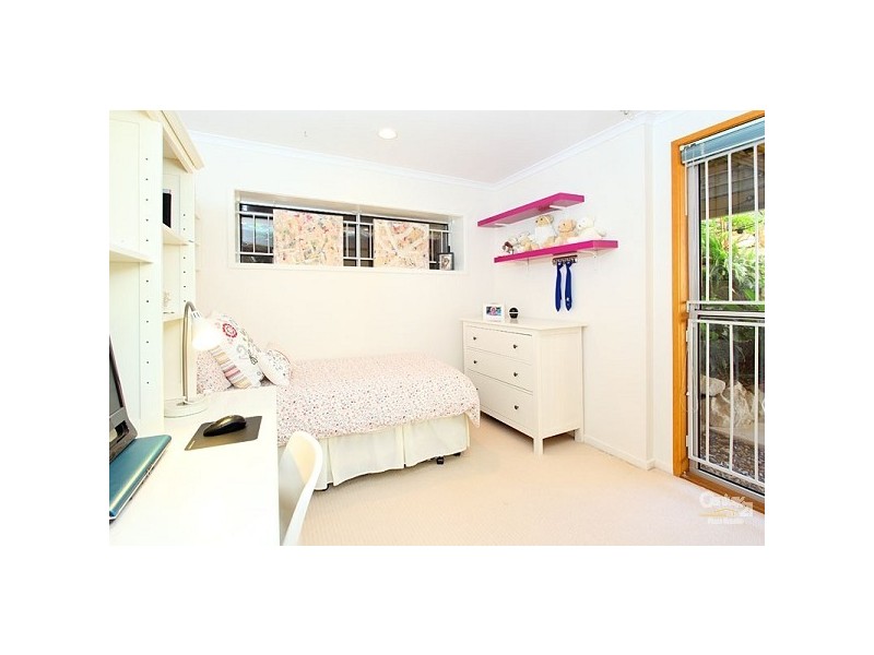 10 Alenola Street, Chapel Hill QLD 4069