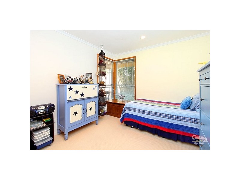 10 Alenola Street, Chapel Hill QLD 4069