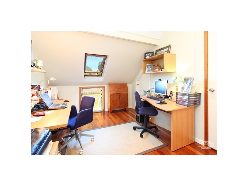 10 Alenola Street, Chapel Hill QLD 4069