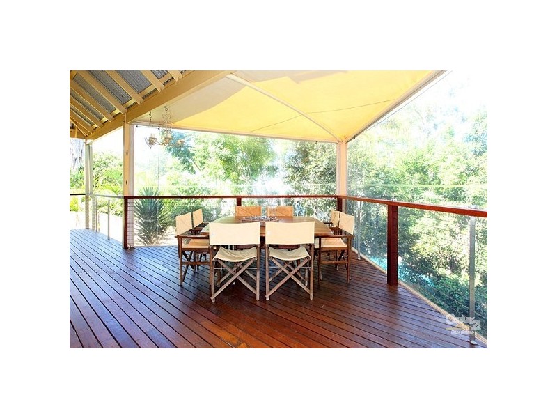 10 Alenola Street, Chapel Hill QLD 4069