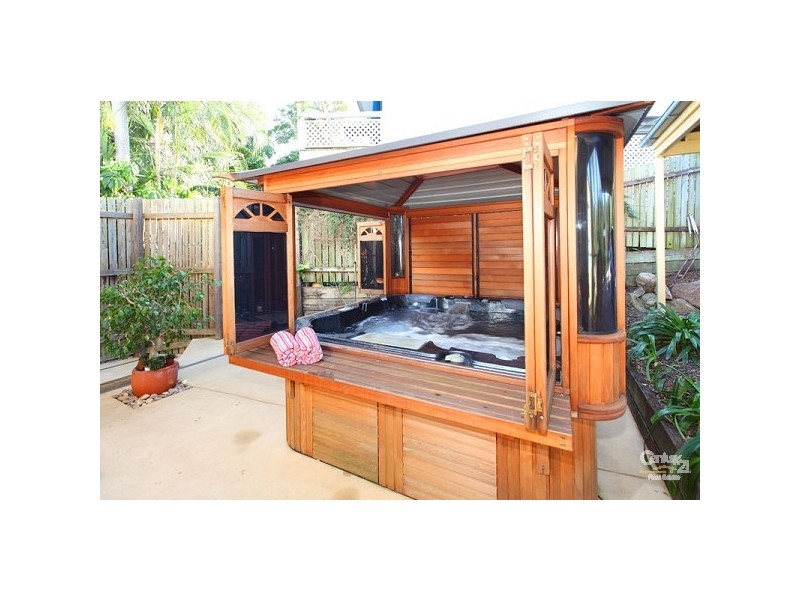 10 Alenola Street, Chapel Hill QLD 4069