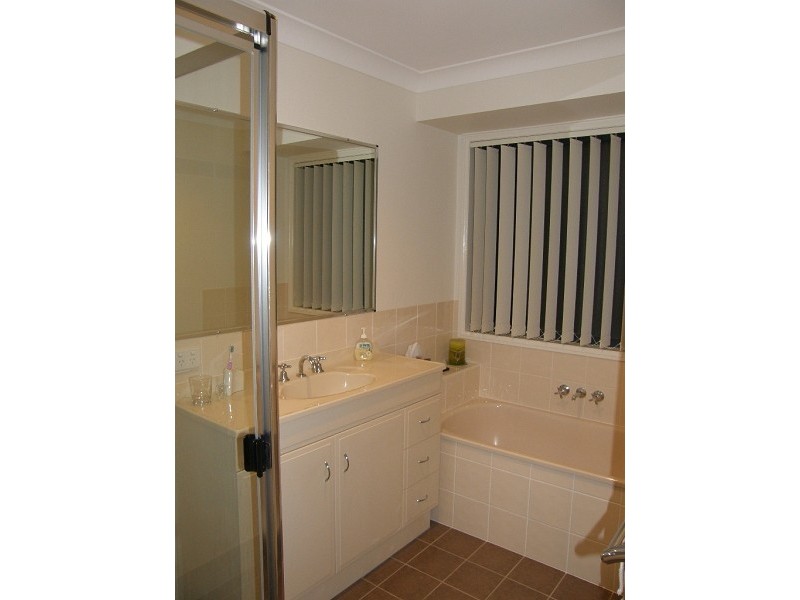 11 Grange Place, Moggill QLD 4070