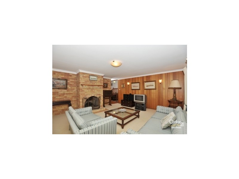 8 Broadmoor Street, Kenmore Hills QLD 4069