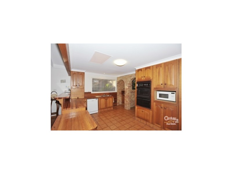 8 Broadmoor Street, Kenmore Hills QLD 4069