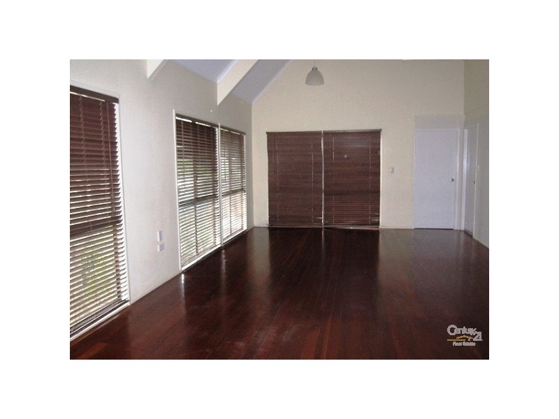 31 Chapel Hill Road, Chapel Hill QLD 4069