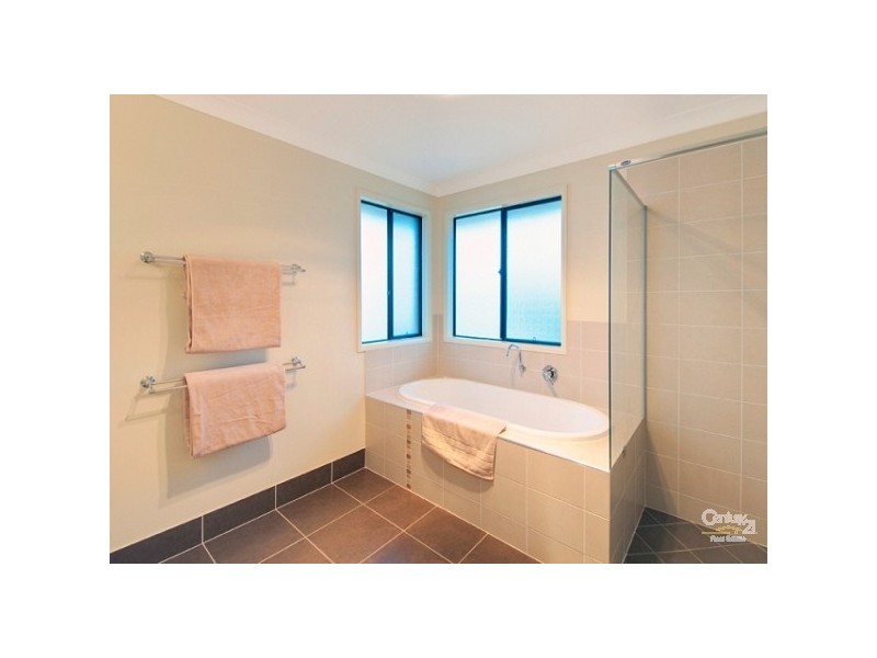 1 Hendos Place, Moggill QLD 4070