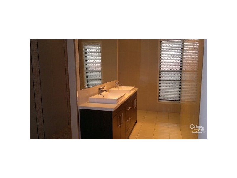 5 Regency Crescent, Moggill QLD 4070