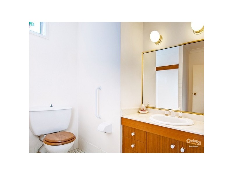 121 Burbong Street, Chapel Hill QLD 4069