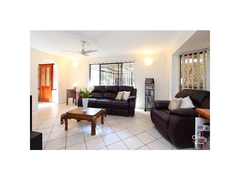 2 Lowan Street, Bellbowrie QLD 4070