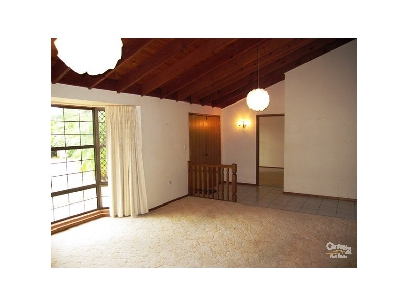 11 Halmore Place, Chapel Hill QLD 4069