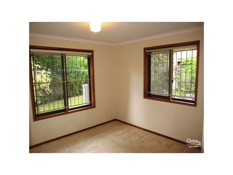 11 Halmore Place, Chapel Hill QLD 4069