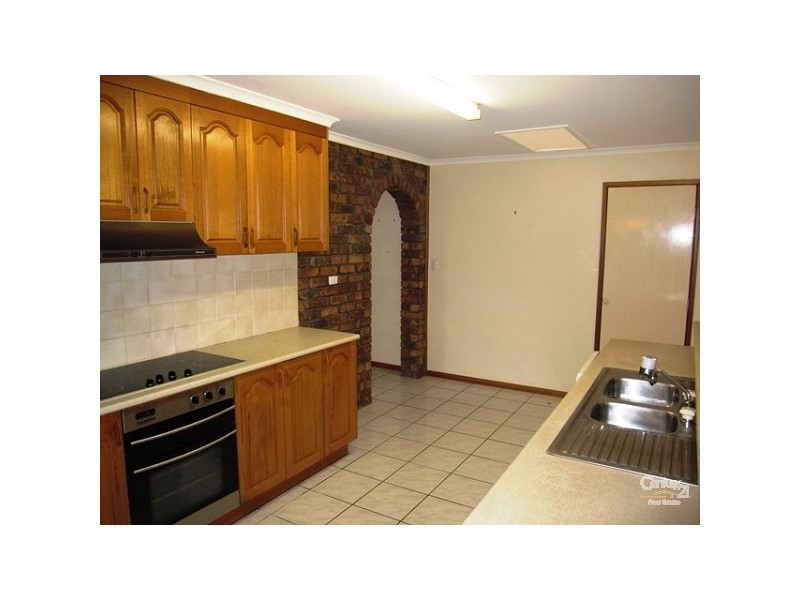 11 Halmore Place, Chapel Hill QLD 4069