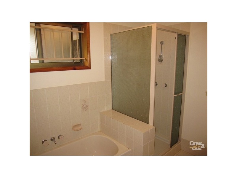 11 Halmore Place, Chapel Hill QLD 4069