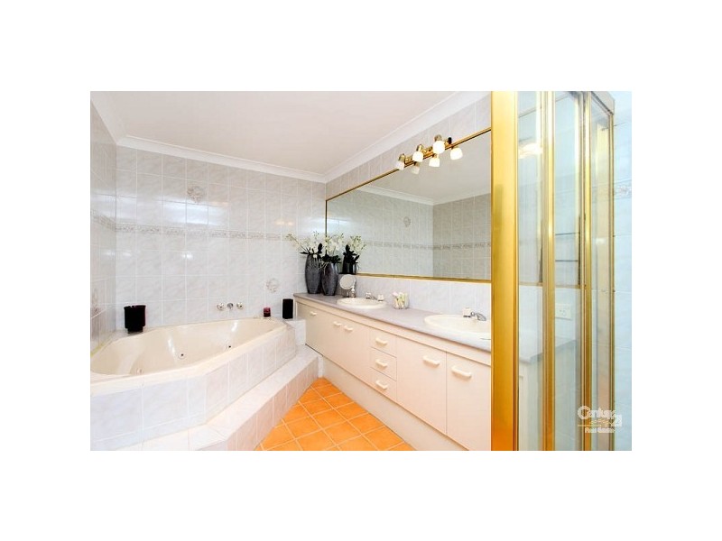 3 Kagoola Close, Chapel Hill QLD 4069