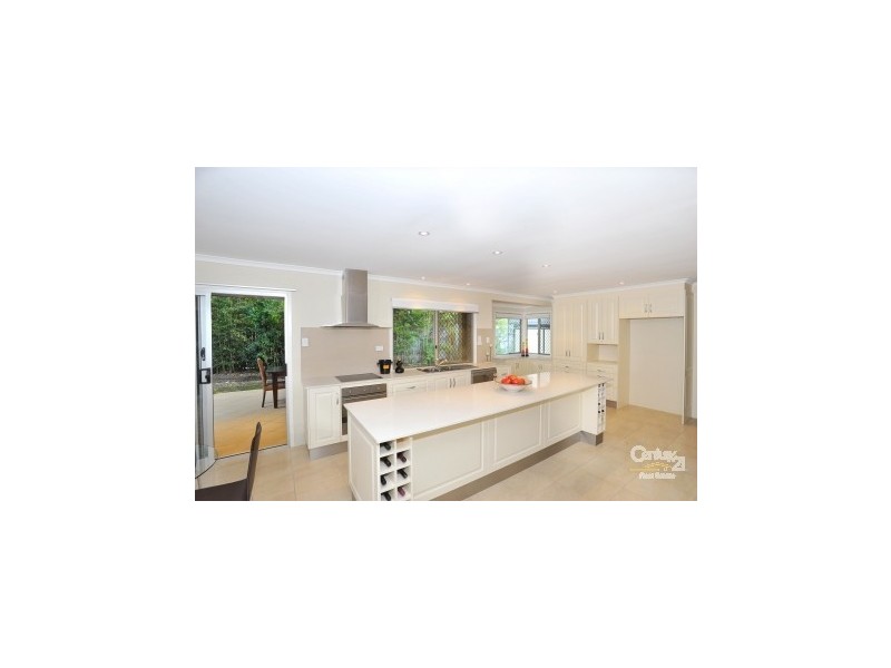 5 Canongate Street, Kenmore QLD 4069