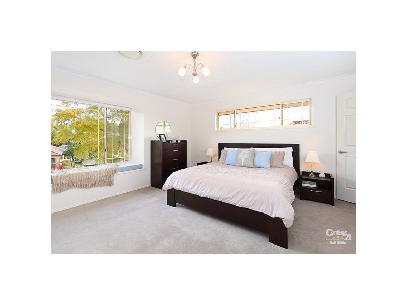 24 Drysdale Crescent, Brookfield QLD 4069