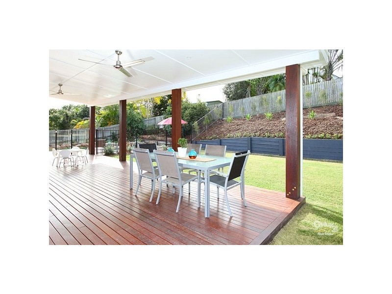 24 Drysdale Crescent, Brookfield QLD 4069