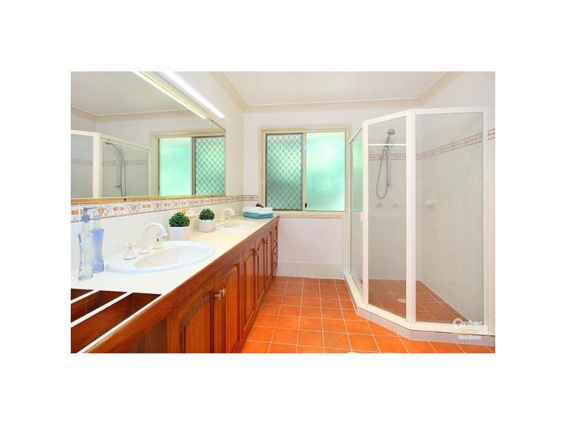 17 Lagoon Crescent, Bellbowrie QLD 4070