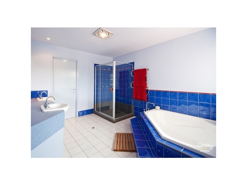 76 Kintyre Street, Brookfield QLD 4069