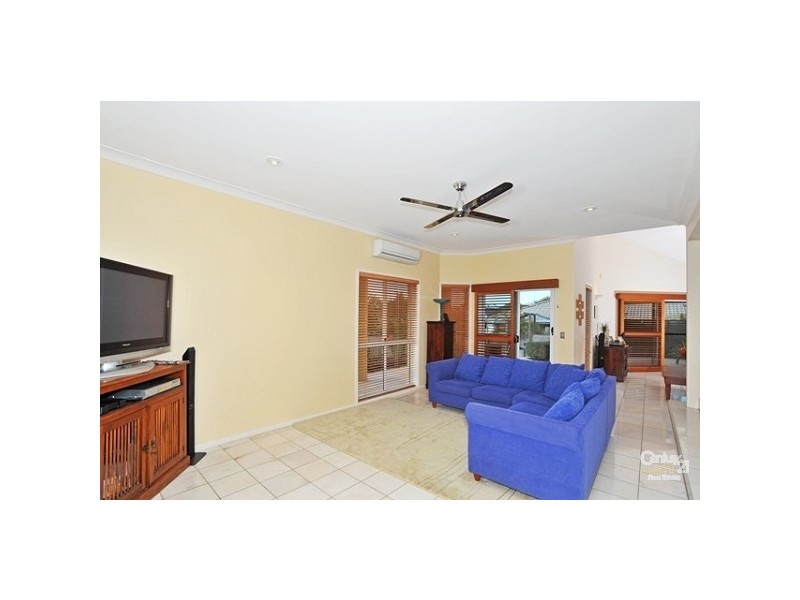 3 Gibson Place, Brookfield QLD 4069