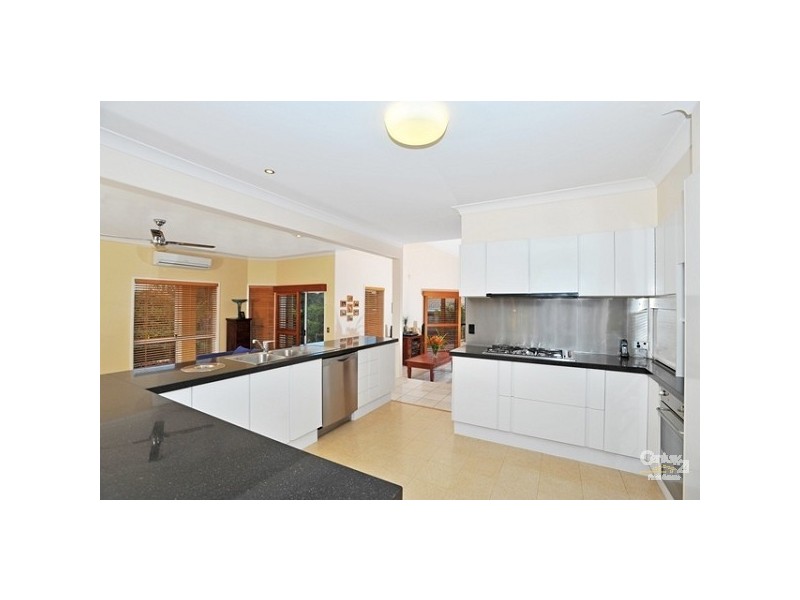 3 Gibson Place, Brookfield QLD 4069