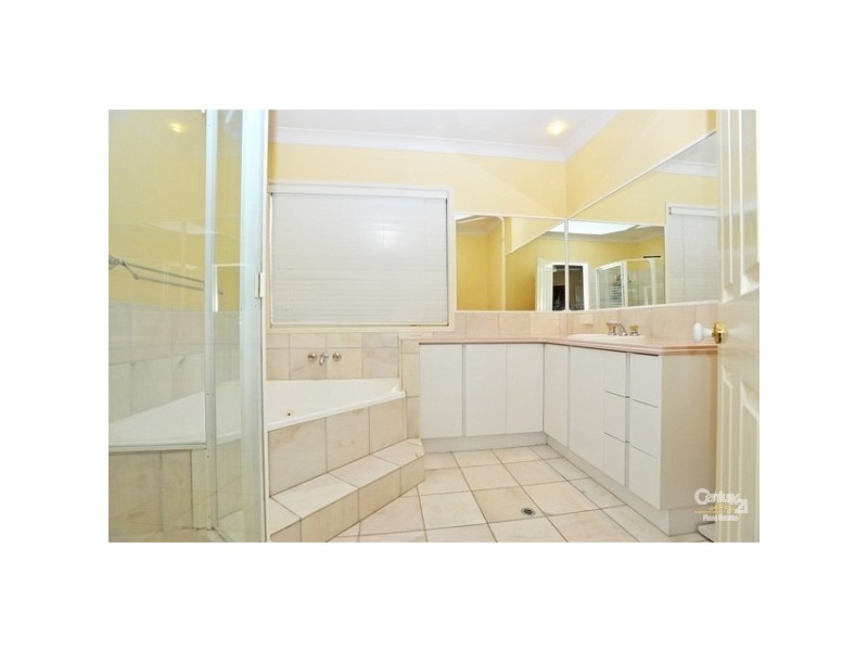 3 Gibson Place, Brookfield QLD 4069