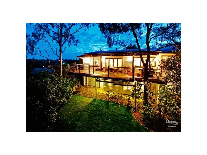 19 Burbong Street, Chapel Hill QLD 4069