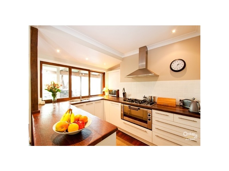 19 Burbong Street, Chapel Hill QLD 4069