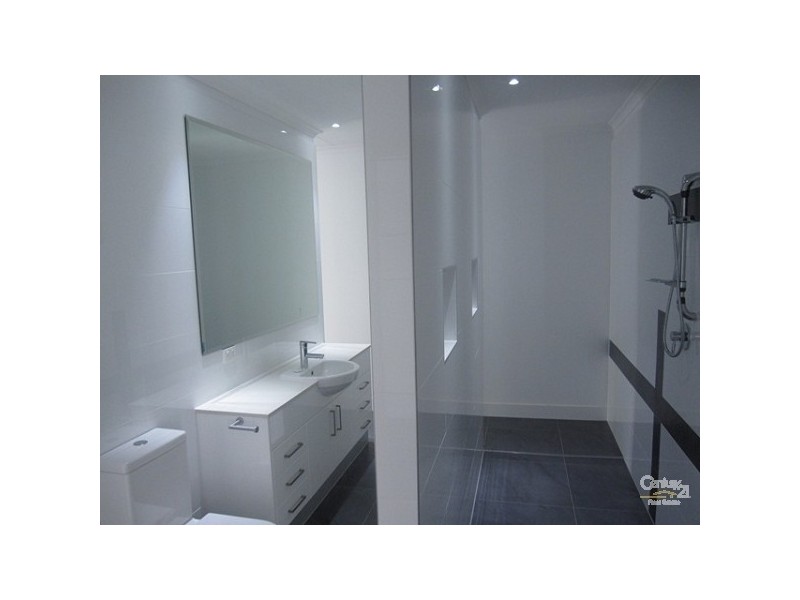 2 Joseph Avenue, Moggill QLD 4070