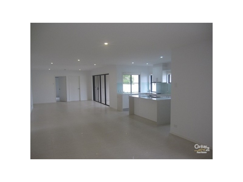 8 Joseph Avenue, Moggill QLD 4070