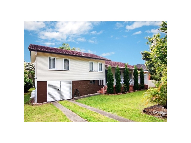 18 Dumbarton Drive, Kenmore QLD 4069