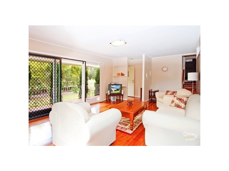 18 Dumbarton Drive, Kenmore QLD 4069