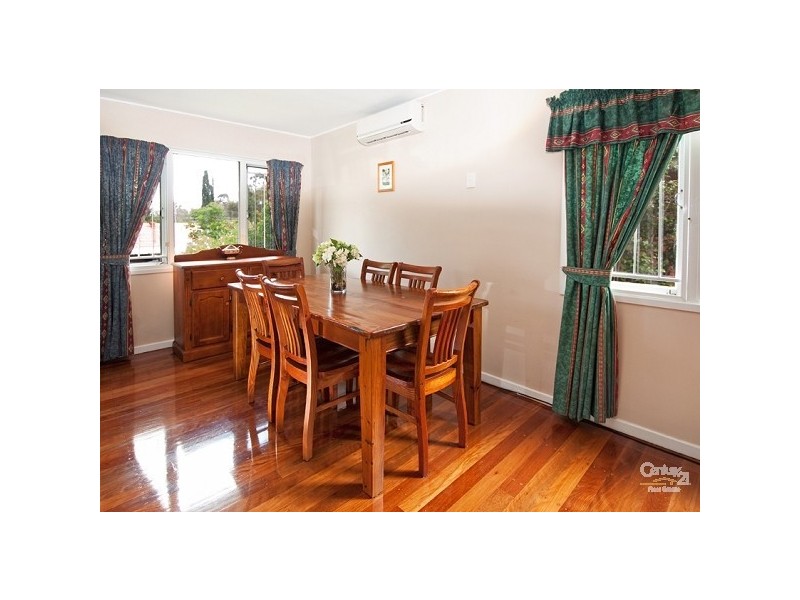 18 Dumbarton Drive, Kenmore QLD 4069