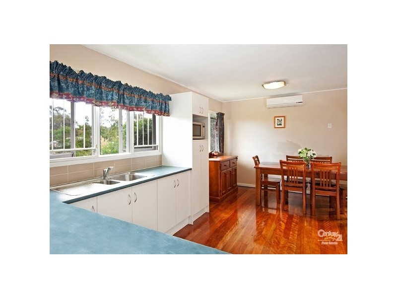 18 Dumbarton Drive, Kenmore QLD 4069
