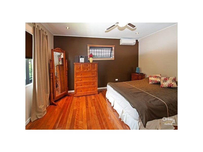 18 Dumbarton Drive, Kenmore QLD 4069