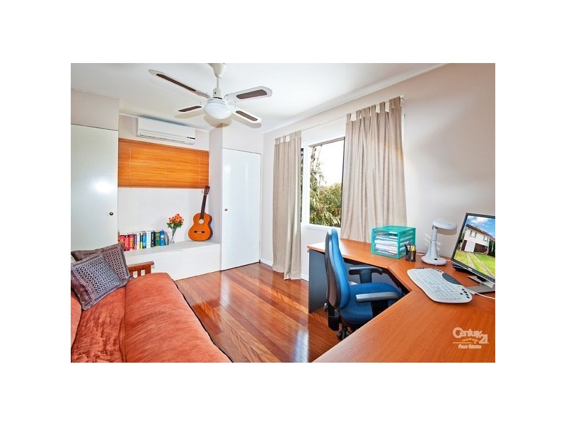 18 Dumbarton Drive, Kenmore QLD 4069