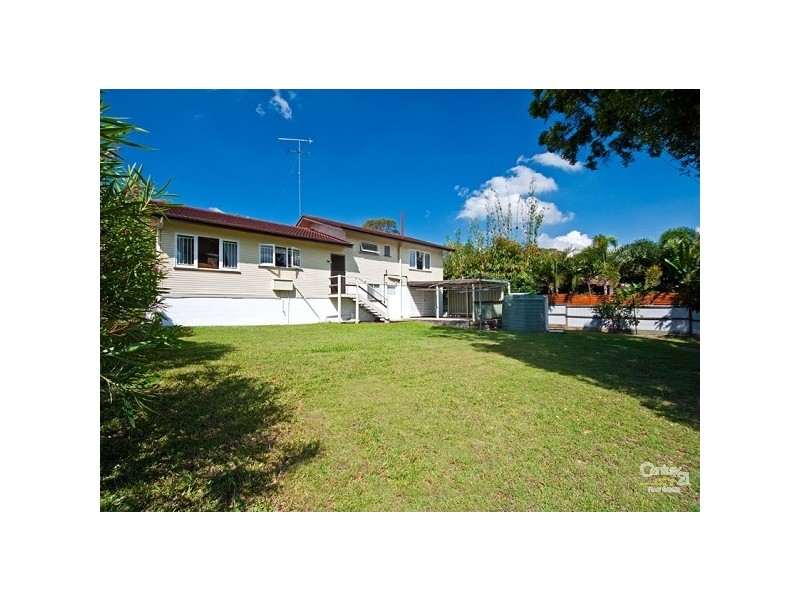 18 Dumbarton Drive, Kenmore QLD 4069