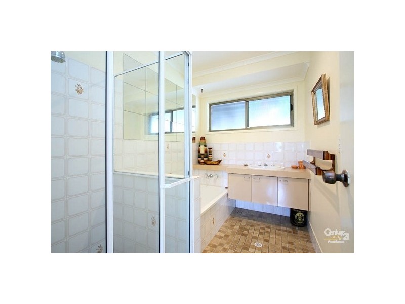 5 Pulas Place, Bellbowrie QLD 4070