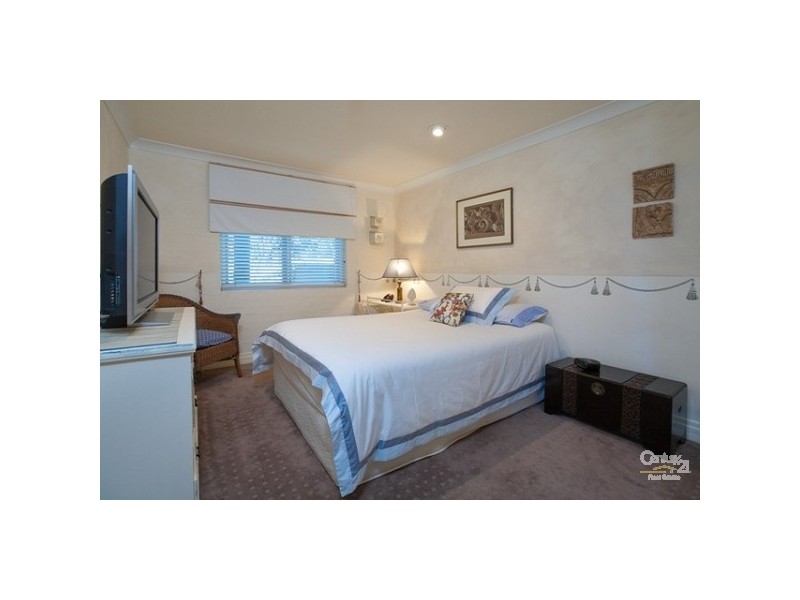 1 Thiesfield Street, Fig Tree Pocket QLD 4069