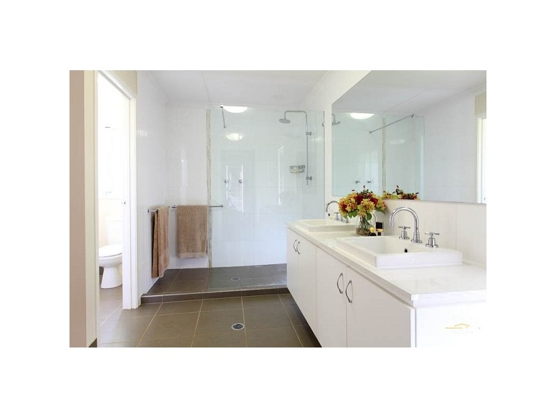 8 Cedar Wood Close, Moggill QLD 4070