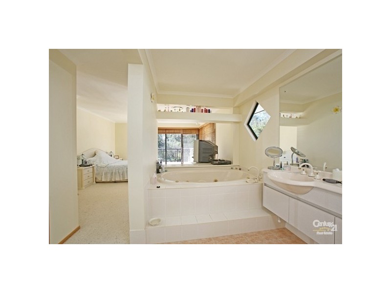 Brookfield QLD 4069