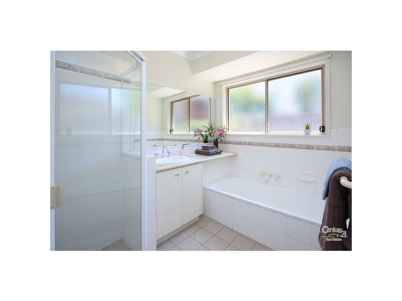 6 Olley Court, Brookfield QLD 4069