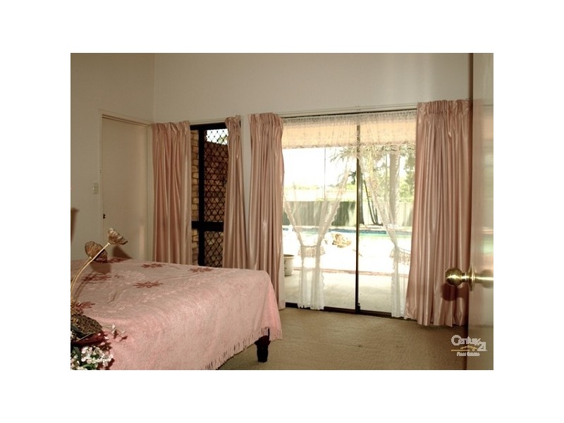 2 Kenny Court, Mount Ommaney QLD 4074