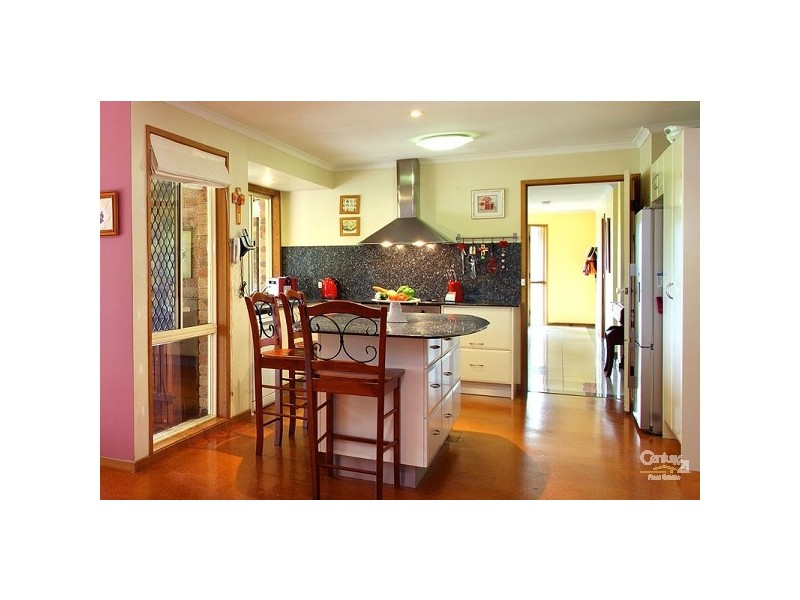 8 Brookvale Close, Kenmore Hills QLD 4069