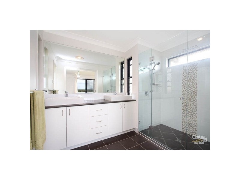 106 Gibson Crescent, Bellbowrie QLD 4070