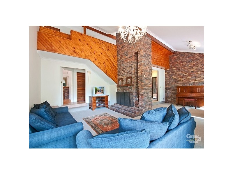 10 Mondra Street, Kenmore Hills QLD 4069