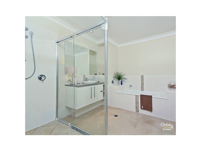 5 Barbara Court, Moggill QLD 4070