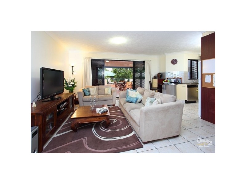 2/194 Carmody Road, St Lucia QLD 4067