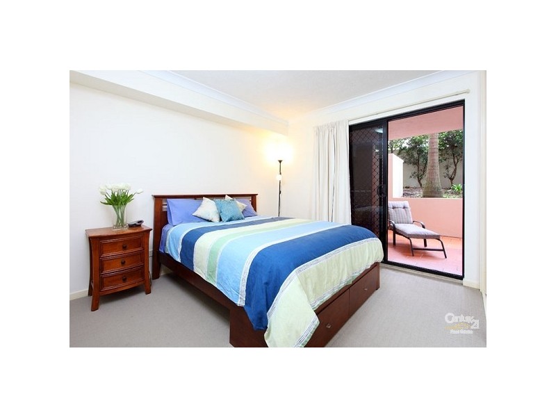 2/194 Carmody Road, St Lucia QLD 4067