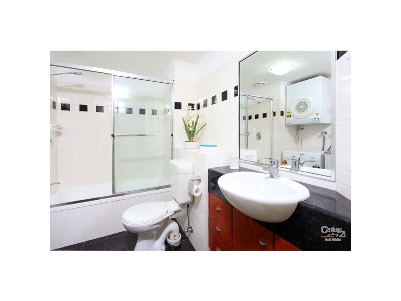 2/194 Carmody Road, St Lucia QLD 4067